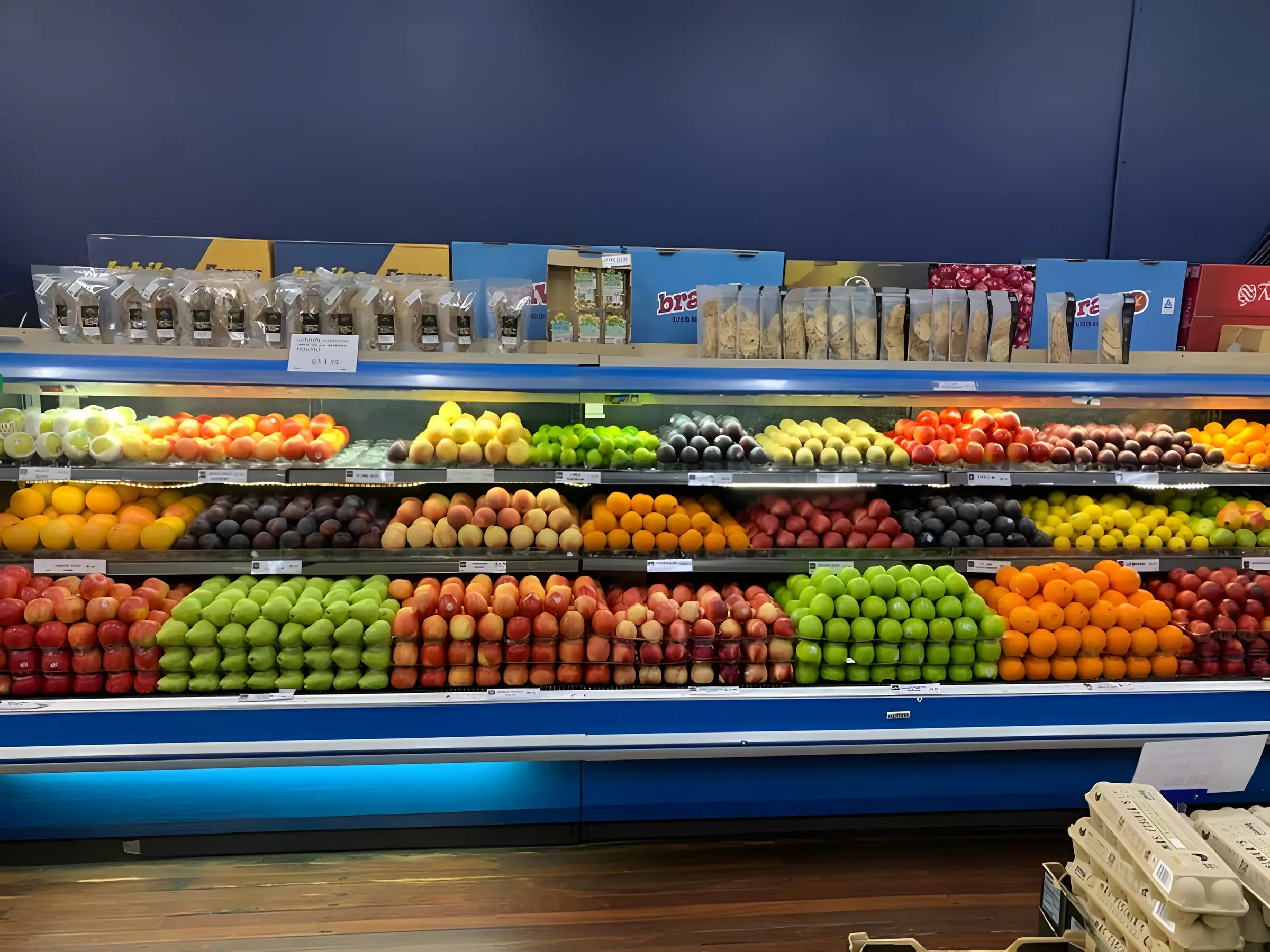 A crate of fresh mandarins and oranges on the bench